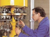 Dosenverschlie�maschine